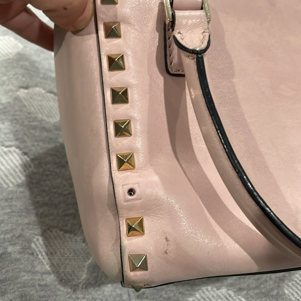 Valentino hand bag in dusty pink - missing a stud - Picture 12 of 12